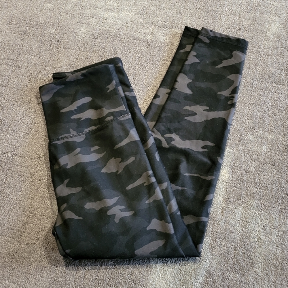 Women's 7/8 Black Camo Legging